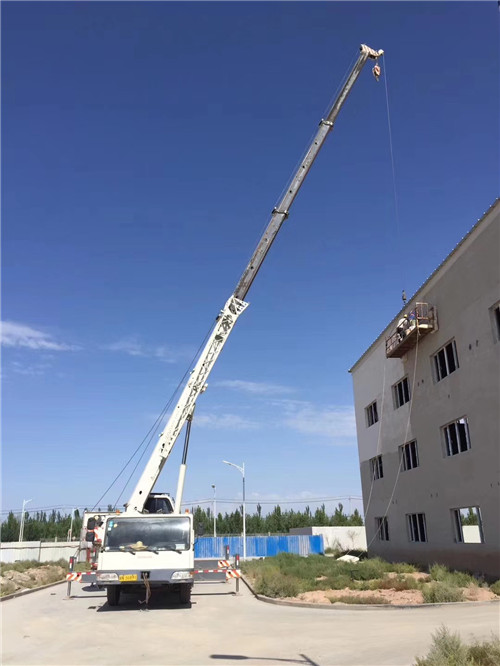 定边县“轻装强干”—— 吊车的 “轻量化臂架” 技术